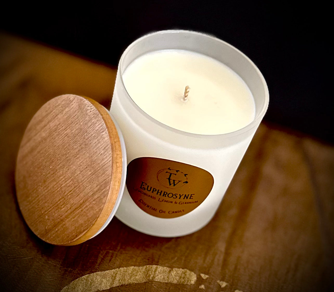 Euphrosyne aromatherapy candle with wooden lid